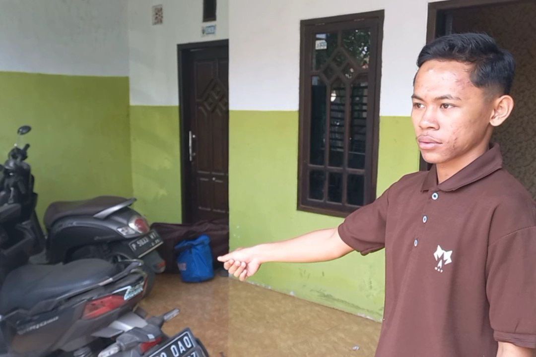 CCTV Rekam Tiga Pencuri Gondol Dua Motor di Probolinggo
