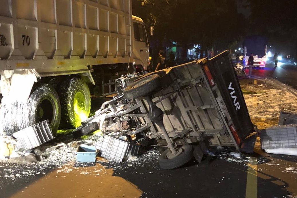 Truk yang Parkir di Jalan Gajah Mada Mojosari Kembali Renggut Korban Jiwa