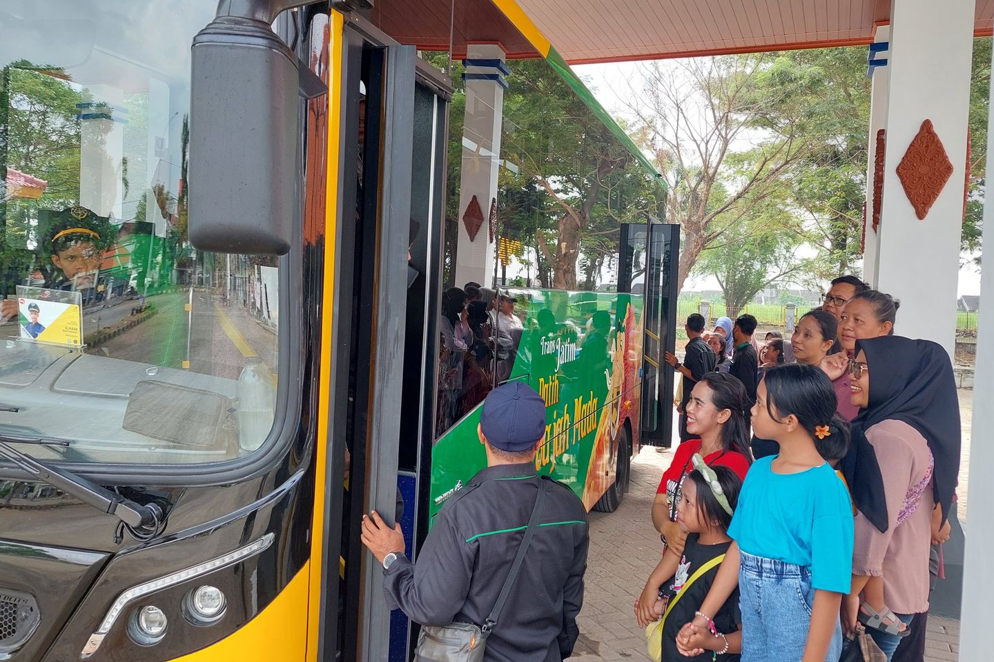 Gratis hingga 2 Juni, Warga Antre Naik Bus Trans Jatim Rute Mojokerto-Sidoarjo