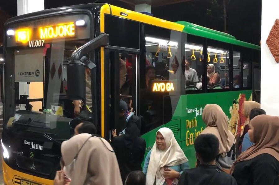 Diduga Digendam Saat Menunggu Bus Trans Jatim, Dompet Perempuan Ini Raib