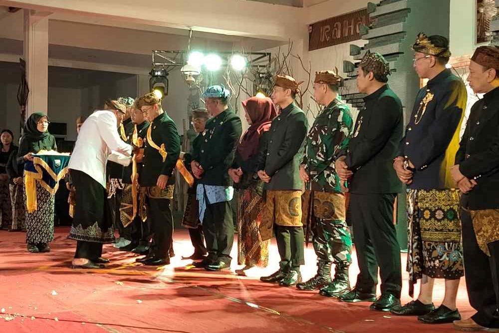 Fadli Zon Dikukuhkan jadi Sesepuh Kehormatan Tengger 