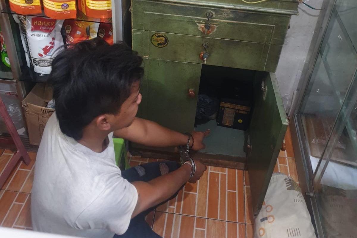 Rugi Puluhan Juta, Uang Kasir Toko Aquarium Dicuri Pembantu Toko