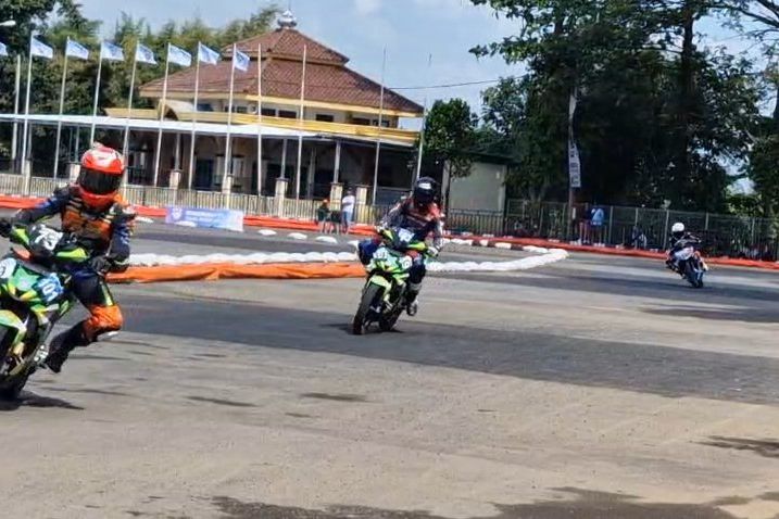 Rasya dan Nabil Sumbang Tiga Perunggu dalam Balap Motor Porprov Jatim
