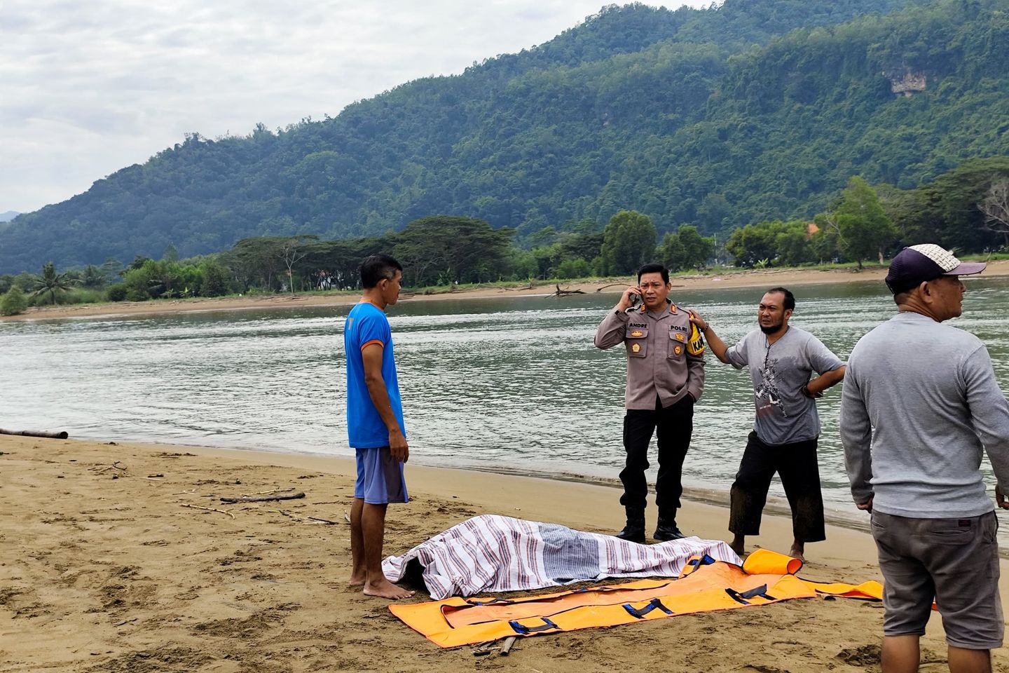 Wisatawan Mojokerto Tenggelam di Pantai Pacitan, Satu Orang Ditemukan Tewas