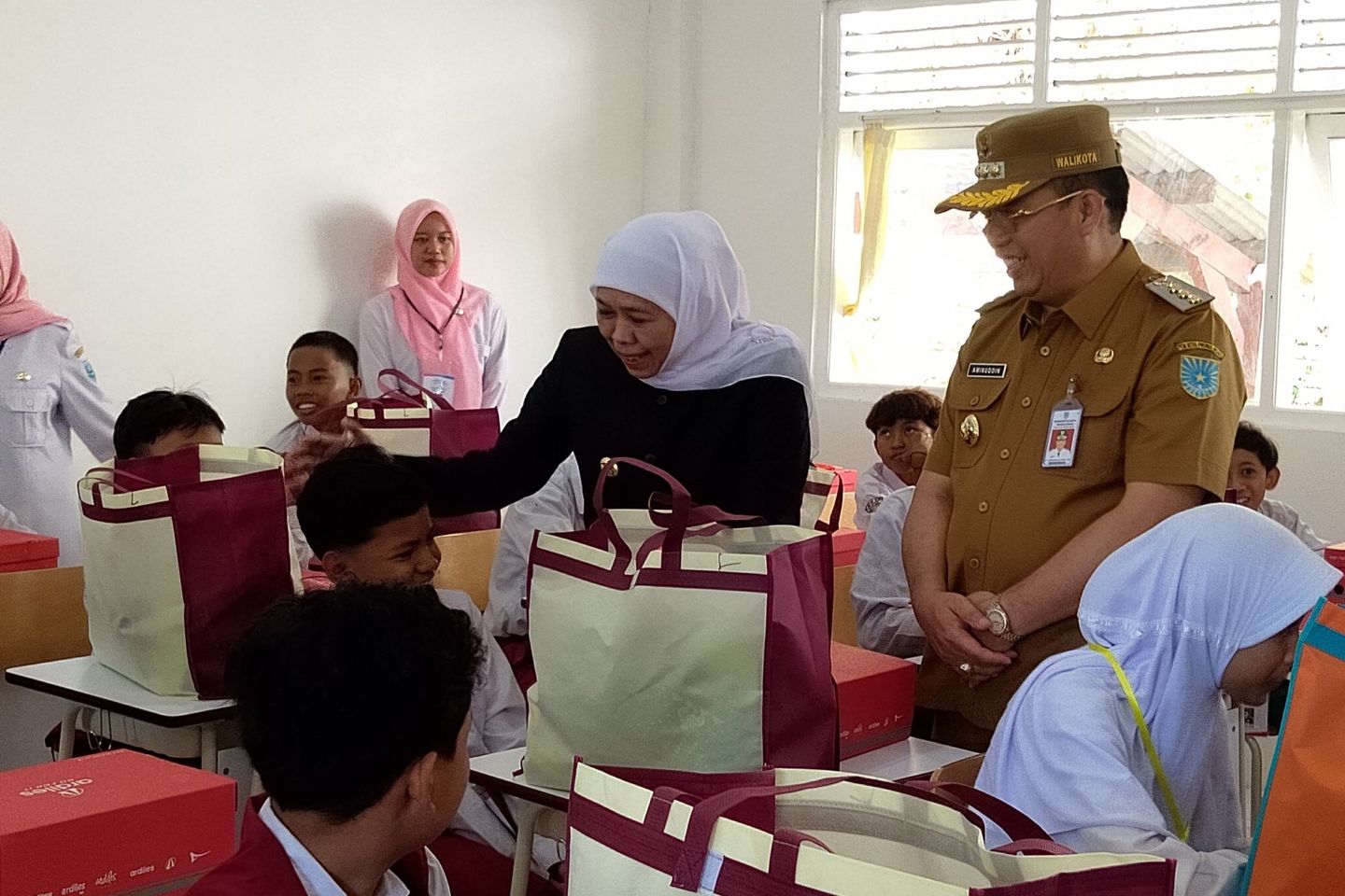 Khofifah Pantau Sekolah Rakyat di Probolinggo, Tiga Siswa di Jatim Tak Hadir karena Sakit
