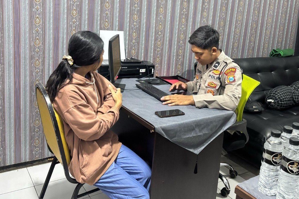 Menjelang 1 Suro, Polres Mojokerto Kota Bekuk Kakak Beradik Pengedar Miras
