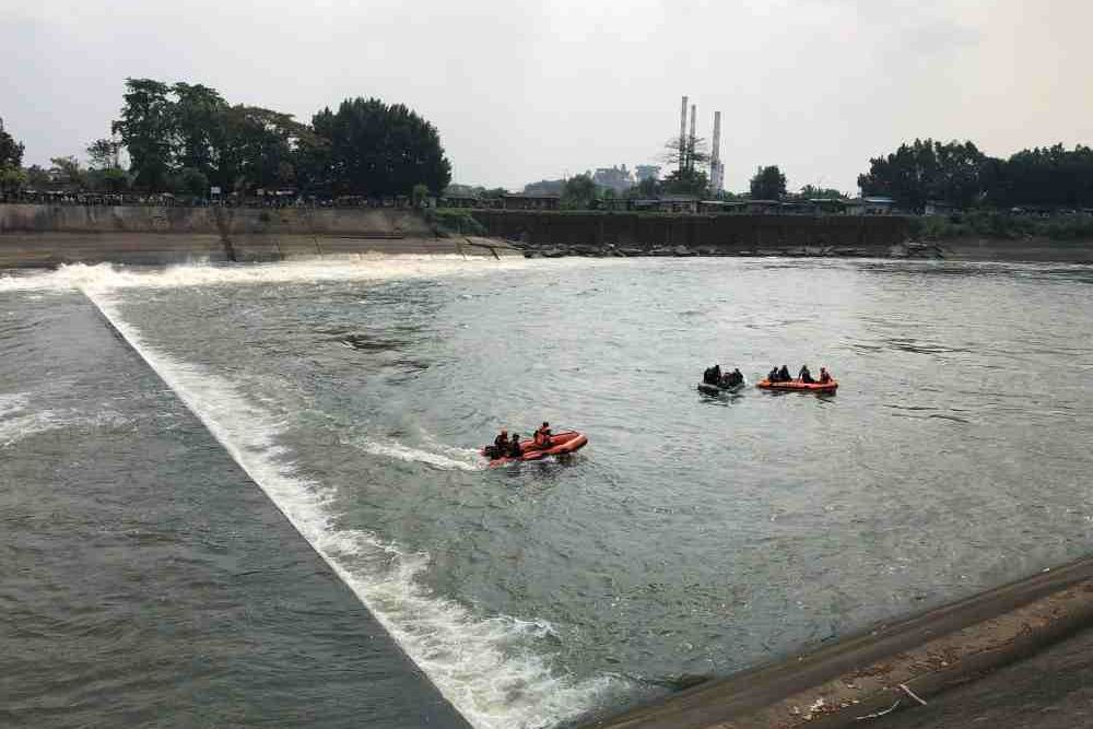 Korban Tenggelam di Sungai Brantas Mojokerto Belum Ditemukan