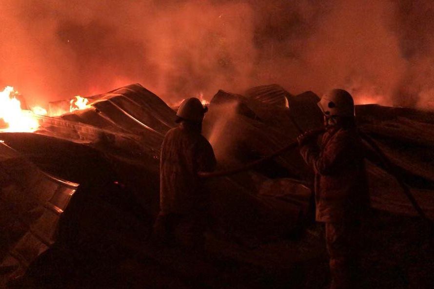 Gudang Rongsok di Mojokerto Terbakar, Sebuah Truk dan Lima Kambing Ikut Terpanggang