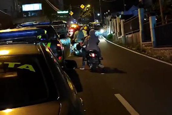 Pesta Miras dan Bawa Sajam, Ratusan Remaja Diamankan dari Villa di Pacet