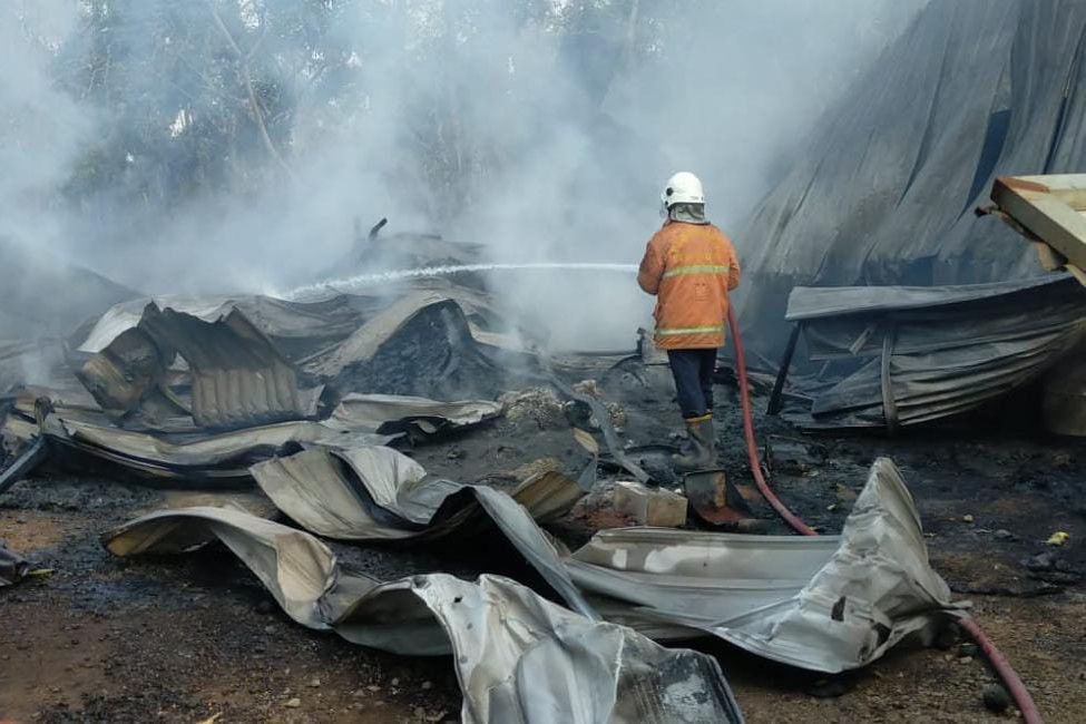 Gegara Rokok, Gudang Rongsokan di Ngoro Ludes Terbakar