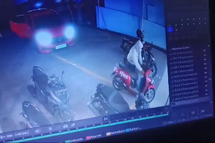 Pakai Mobil, Komplotan Pencuri Gasak Motor Karyawan Minimarket di Mojokerto