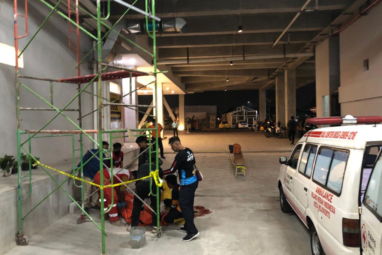 Pekerja Proyek Tewas Jatuh dari Scaffolding di Mall Kota Mojokerto