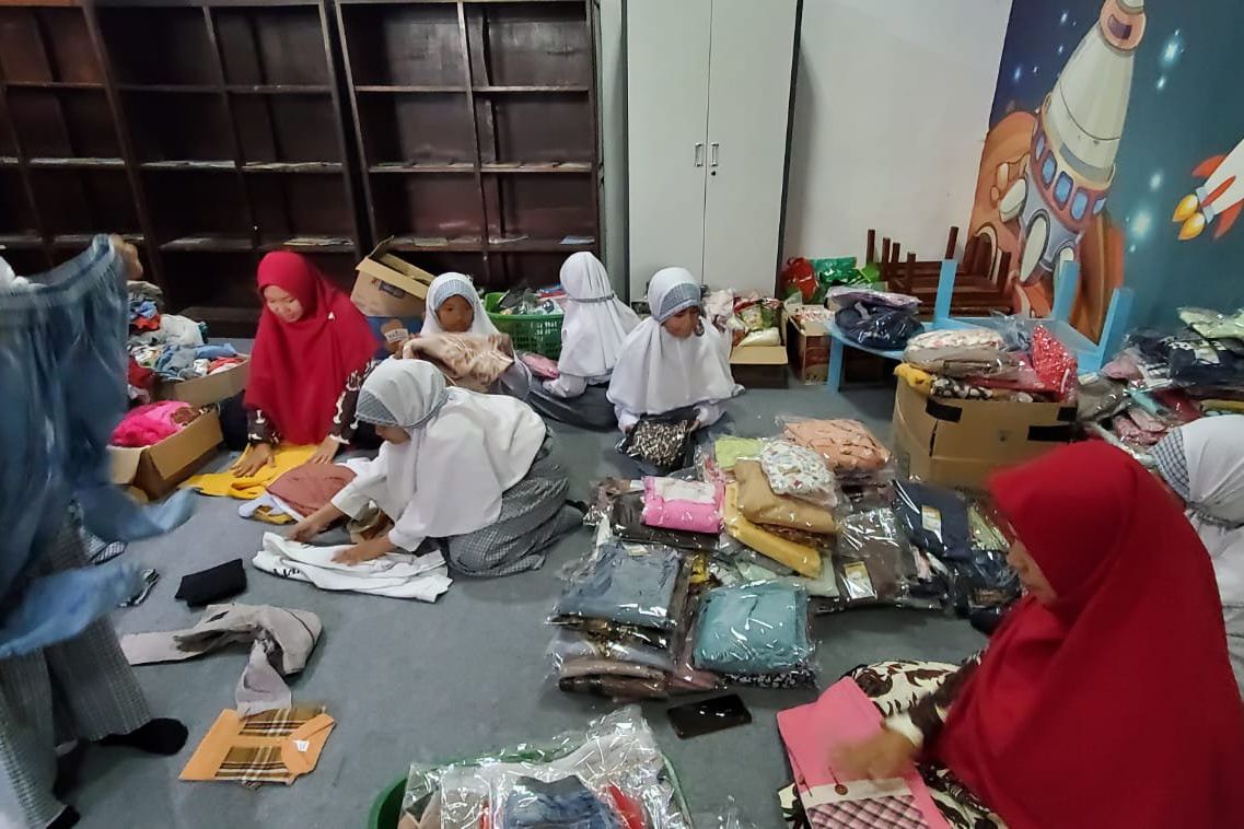 Hari Santri, Siswa SD Muhammadiyah Jual Barang Bekas dan Hasilnya Disumbangkan