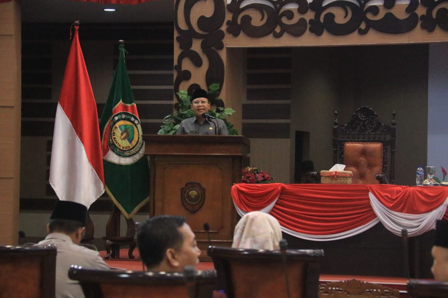 Pjs Bupati Mojokerto Hadiri Rapat Paripurna Penyampaian Raperda APBD 2025