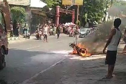 Heboh Motor Terbakar di Jalan Benpas Kota Mojokerto