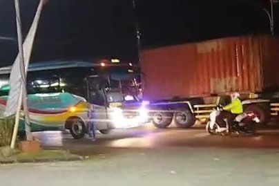 Polisi Tegur Bus Sugeng Rahayu yang Ugal-ugalan di Jalur Surabaya-Mojokerto