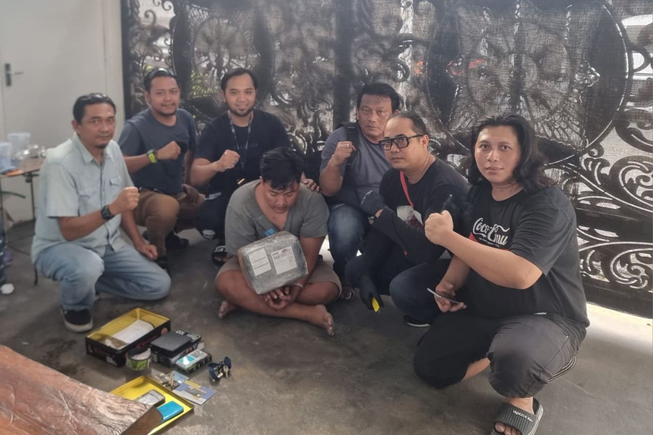 Terima Paket 2 Kilogram Ganja, Pria di Mojokerto Ini Diamankan BNNP Jatim