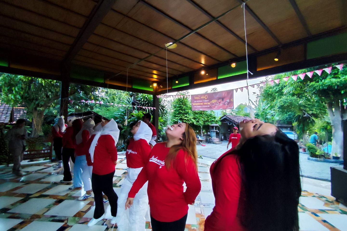 Emak-Emak Sosialita Mojokerto Gelar Lomba Agustusan, Buktikan Diri Pemenang Kehidupan