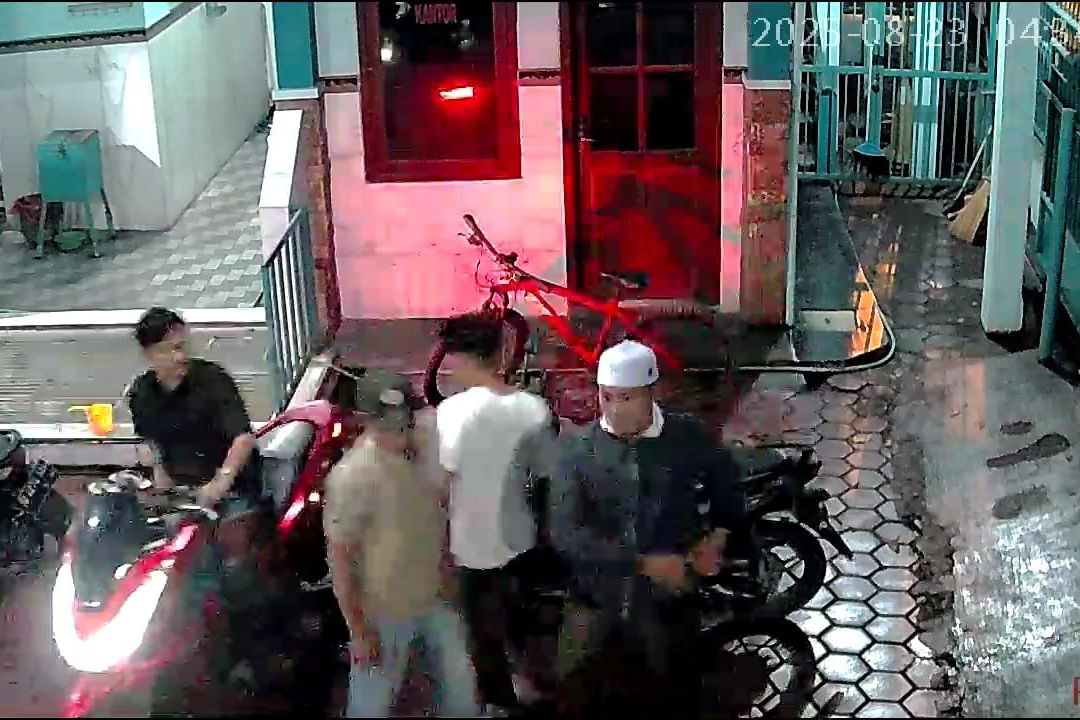 Salat Subuh, Dua Motor Raib di Masjid Seberang Mapolsek Pungging
