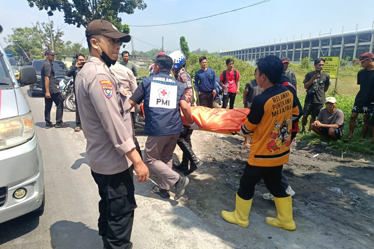 Tabrak Truk Parkir, Ibu Rumah Tangga Meregang Nyawa di Bypass Mojokerto