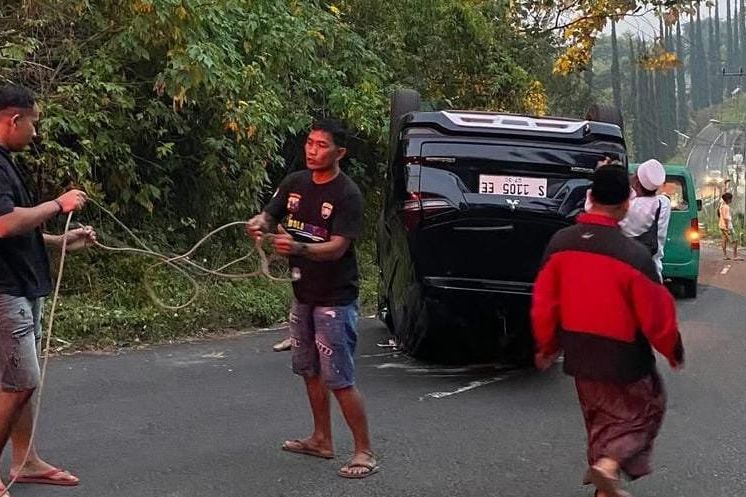 Rem Blong, Xpander Terbalik di Turunan Curam Jalur Pacet-Cangar