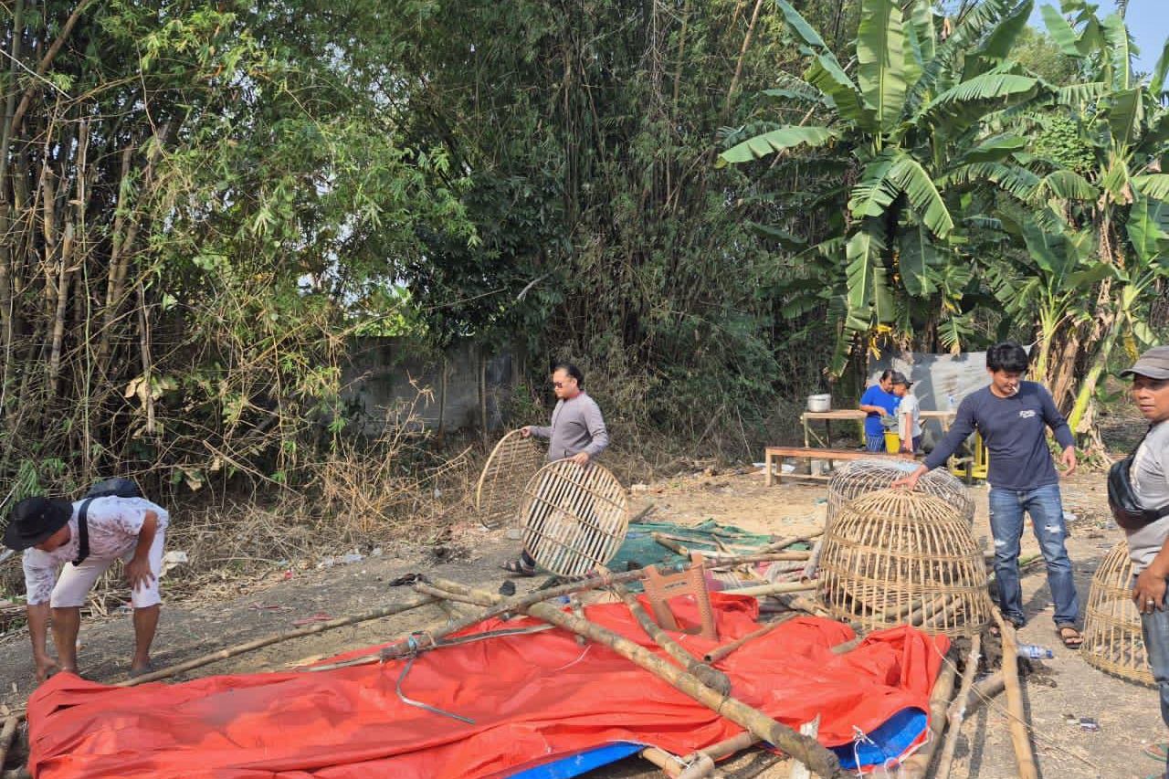 Judi Sabung Ayam di Gedeg Dibubarkan, Polisi Amankan Puluhan Ayam dan Motor