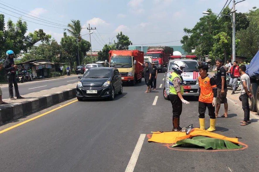 Tabrak Truk Parkir, Pengendara Motor Tewas Ditabrak Pikap di Jalan Bypass Mojokerto