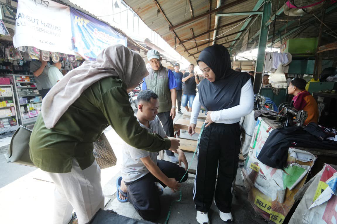 Program Sambang Berlanjut, Ning Ita Sapa Penjahit dan Pengolah Singkong