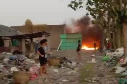 Gudang Rongsokan di Mojokerto Terbakar, Damkar Terkendala Angin Kencang