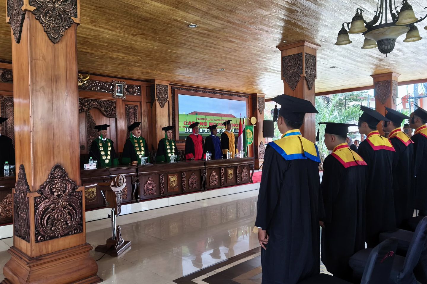 Wisuda Perdana, Politama Mojokerto Cetak Lulusan Siap Kerja