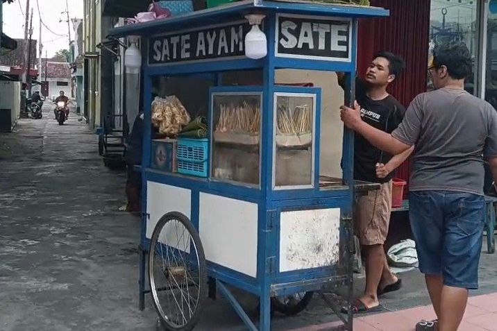 27 Tahun Menabung, Pasutri Penjual Sate asal Jember Akhirnya Berangkat Haji