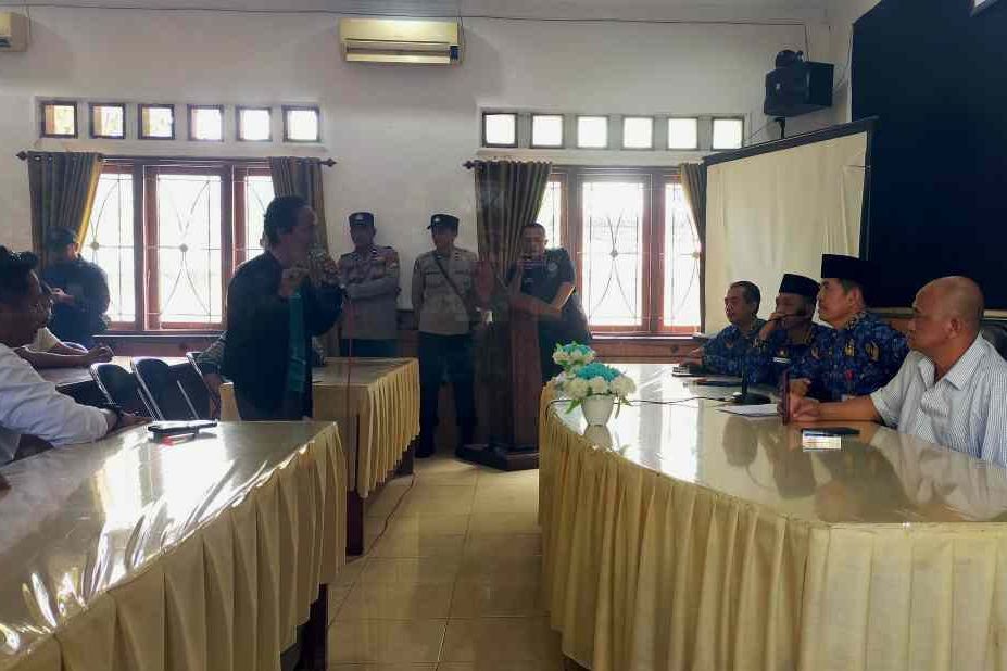 Dugaan Pemecetan Sepihak, 11 Operator Desa Mengadu ke DPMD Sampang 
