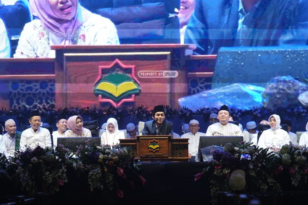 Zikir Akbar di Mojokerto, Gus Iqdam dan Ribuan Warga Doakan Korban Bencana Sumatra