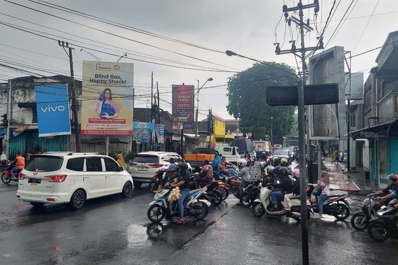 Warga Keluhkan Kerusakan Traffic Light di Mojokerto yang Rusak Sebulan