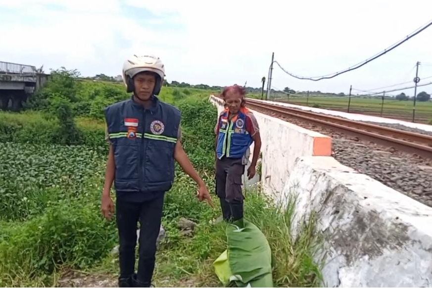 Pencari Rumput Tewas Tertabrak Commuter Line Dhoho di Mojokerto