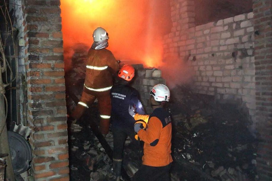 Pabrik Tahu di Mojokerto Ludes Terbakar, Kerugian Hingga Ratusan Juta Rupiah