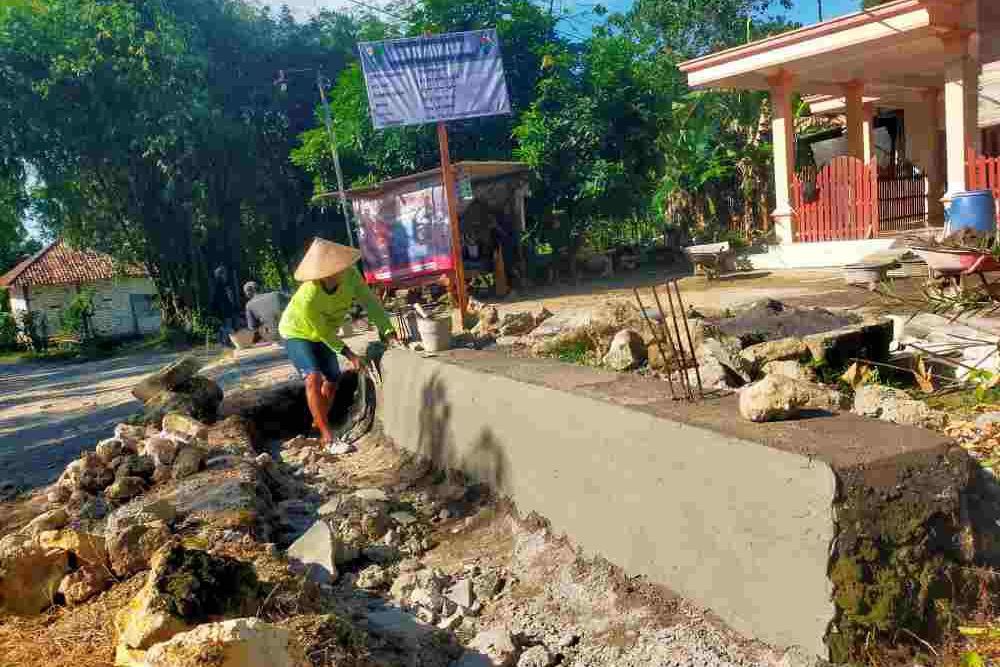 Dianggarkan Rp71 Juta, Proyek Saluran Irigasi di Sampang Hanya Tambal Sulam