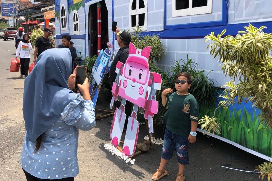 Pos Pelayanan Bertema Robocar Poli Meriahkan Pengamanan Nataru di Pacet Mojokerto