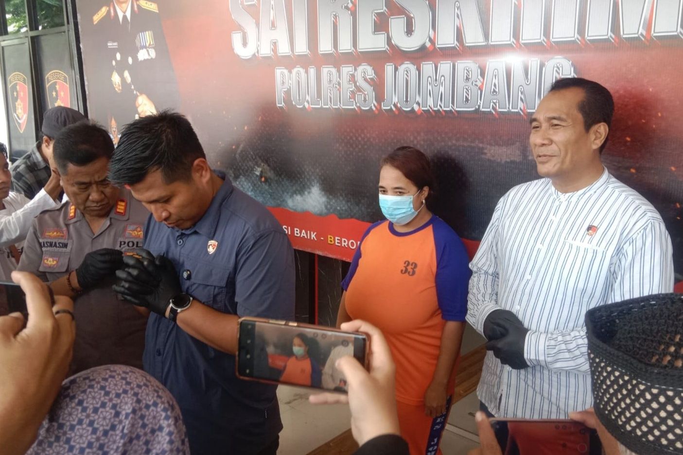Sebelum Ditemukan Tewas Membusuk, Korban Diracun dan Ditusuk oleh Istri Sirinya