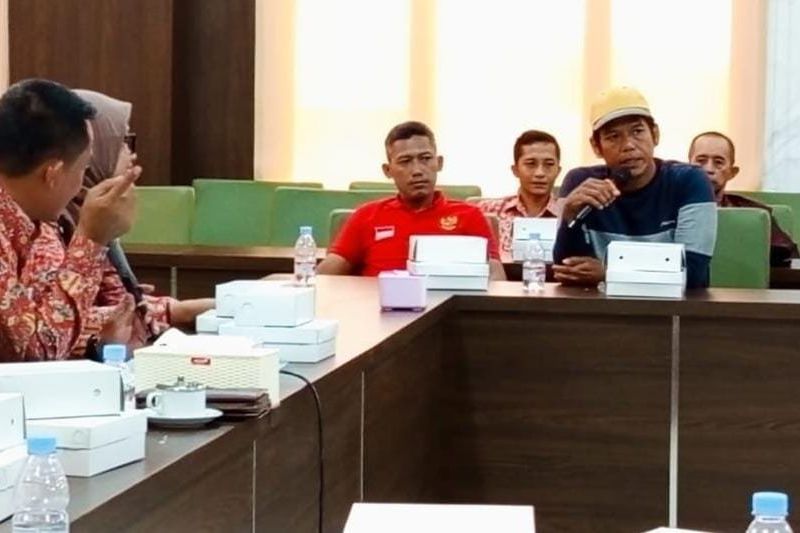 Lingkungan Terdampak Peternakan Ayam, Warga Kumitir Mengadu ke DPRD Mojokerto
