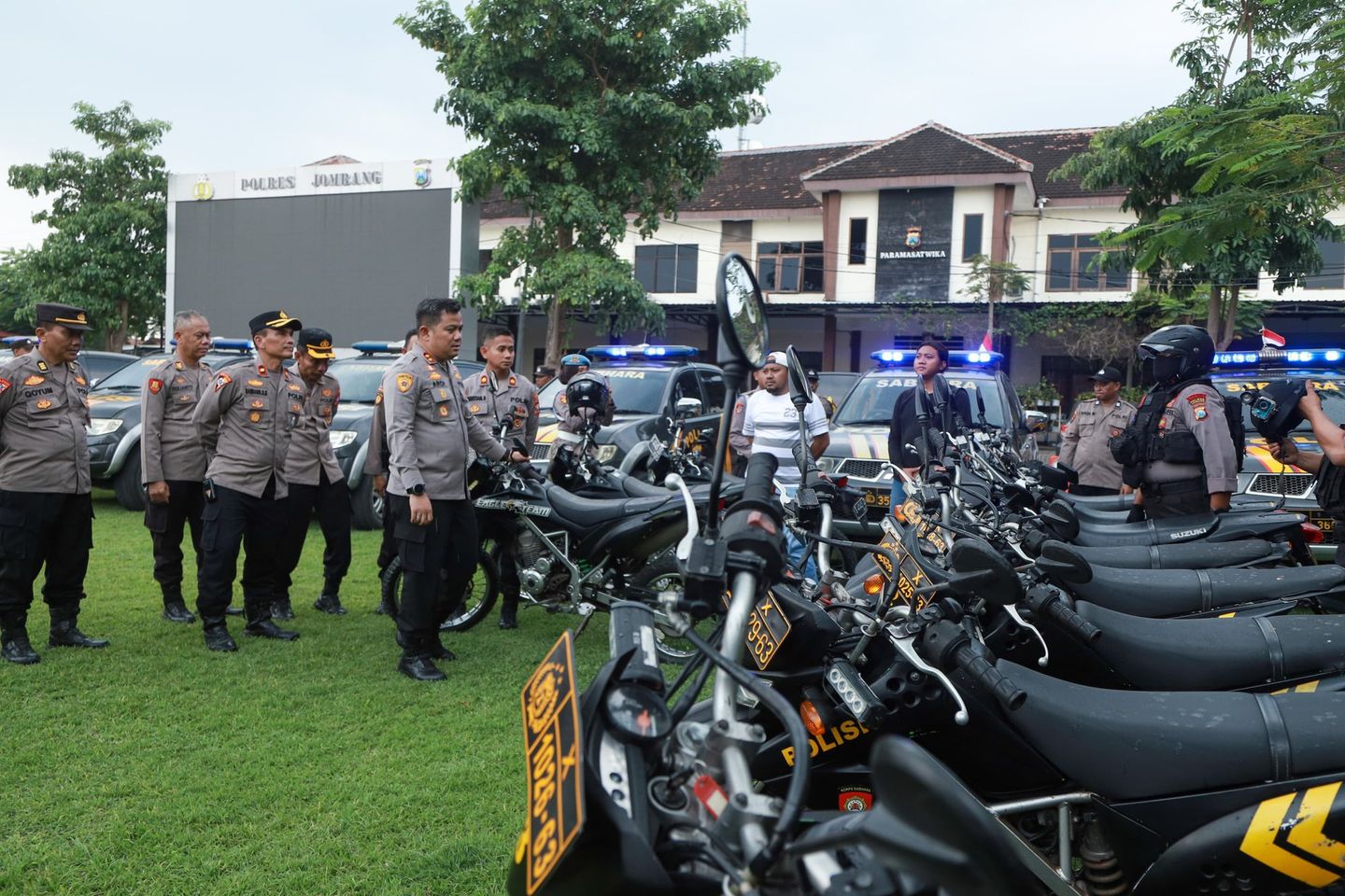Menjelang Acara PSHT, Kapolres Jombang Periksa Pasukan dan Peralatan Pengamanan