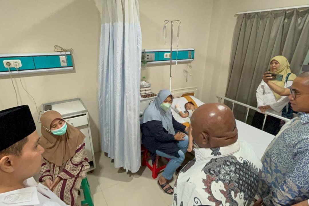 Jenguk Korban Keracunan MBG, Menteri HAM Minta Pemulihan Psikologis Beriringan dengan Medis