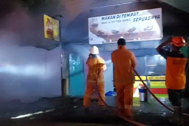 Warung Ayam Geprek di Ngoro Mojokerto Terbakar, Tidak Ada Korban Jiwa Maupun Luka