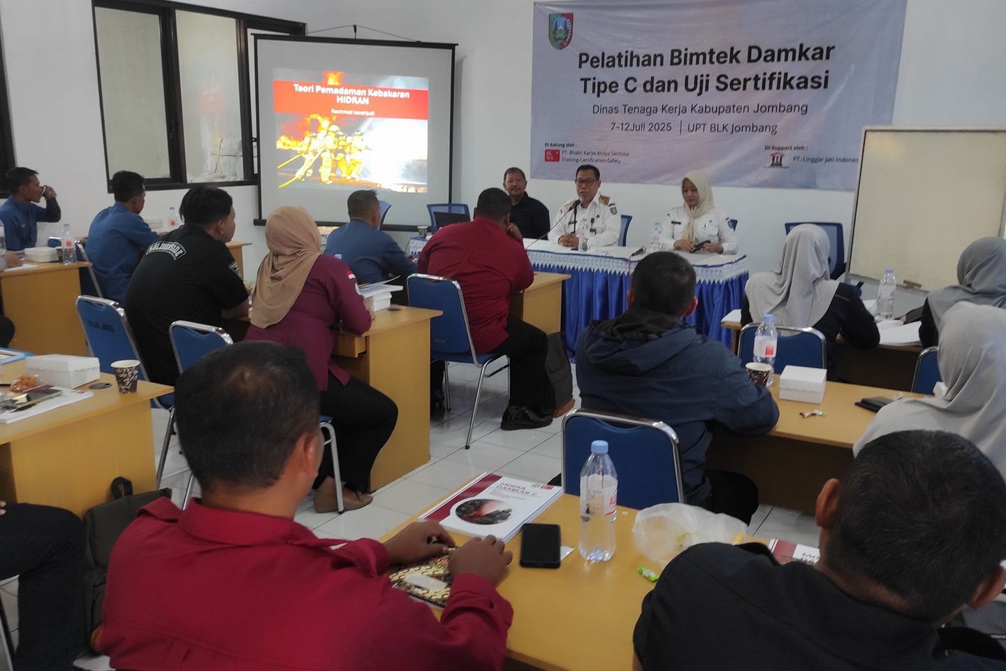 Disnaker Jombang Gelar Pelatihan Damkar Tipe C untuk Pekerja Industri Rokok