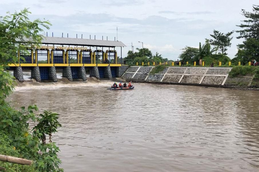 Seorang Pencari Kayu yang Hilang Diduga Tercebur di Sungai Sadar Mojokerto