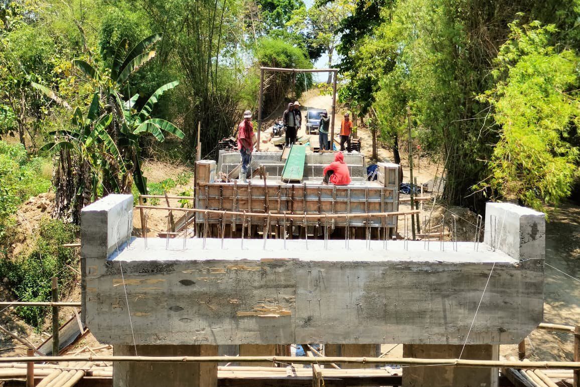Proyek Lima Jembatan Bantuan BNPB di Sampang Terancam Molor