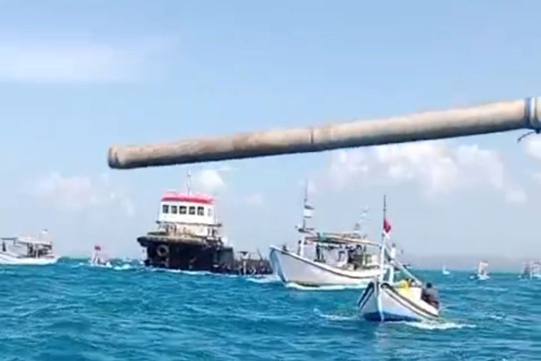 Ratusan Nelayan Sampang kembali Kepung Kapal Survei Seismik