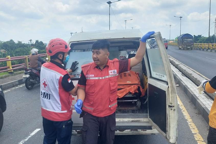 Tabrak Truk BBPJN yang Parkir di Jembatan Lengkong Mojokerto, Pemotor Tewas