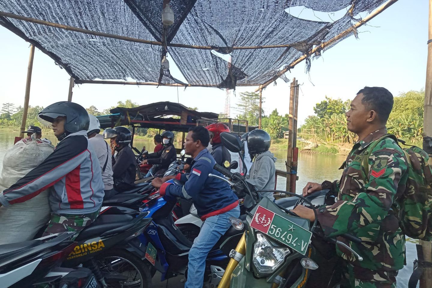 TMMD di Jombang Bawa Berkah, Omzet Jasa Penyeberangan Sungai Brantas Meningkat