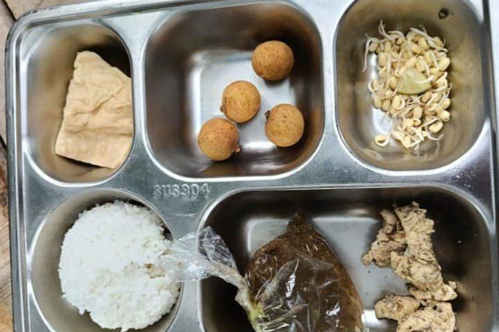 Wali Murid Keluhkan Menu MBG di Sokobanah Sampang, Kepala SPPG Bungkam